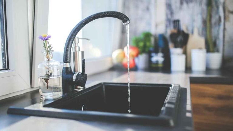 Best Methods to Clean Kitchen Sink