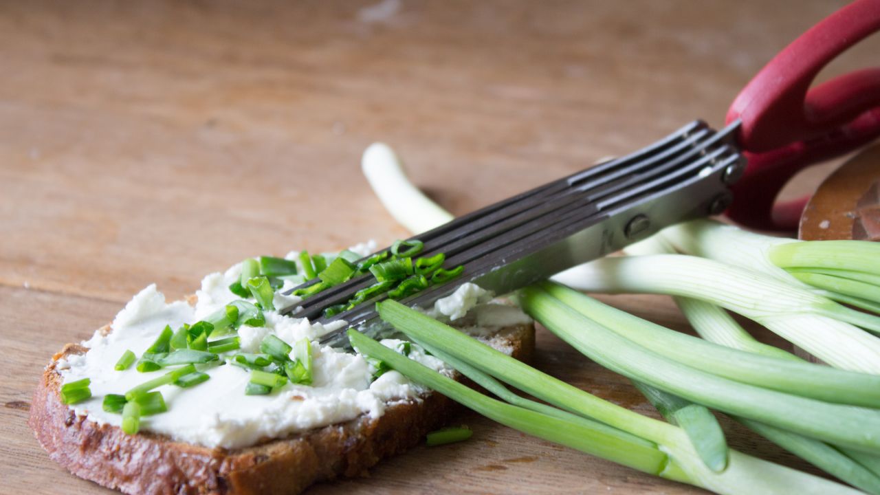 Using 5 Blade Kitchen Salad Scissors